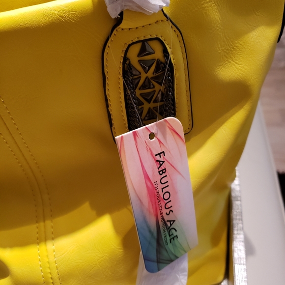 Beautiful Bright Yellow Purse - Picture 8 of 8